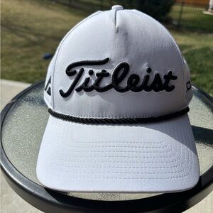Titleist  Pro Val White Golf Cap. OSFM SnapBack. Excellent condition